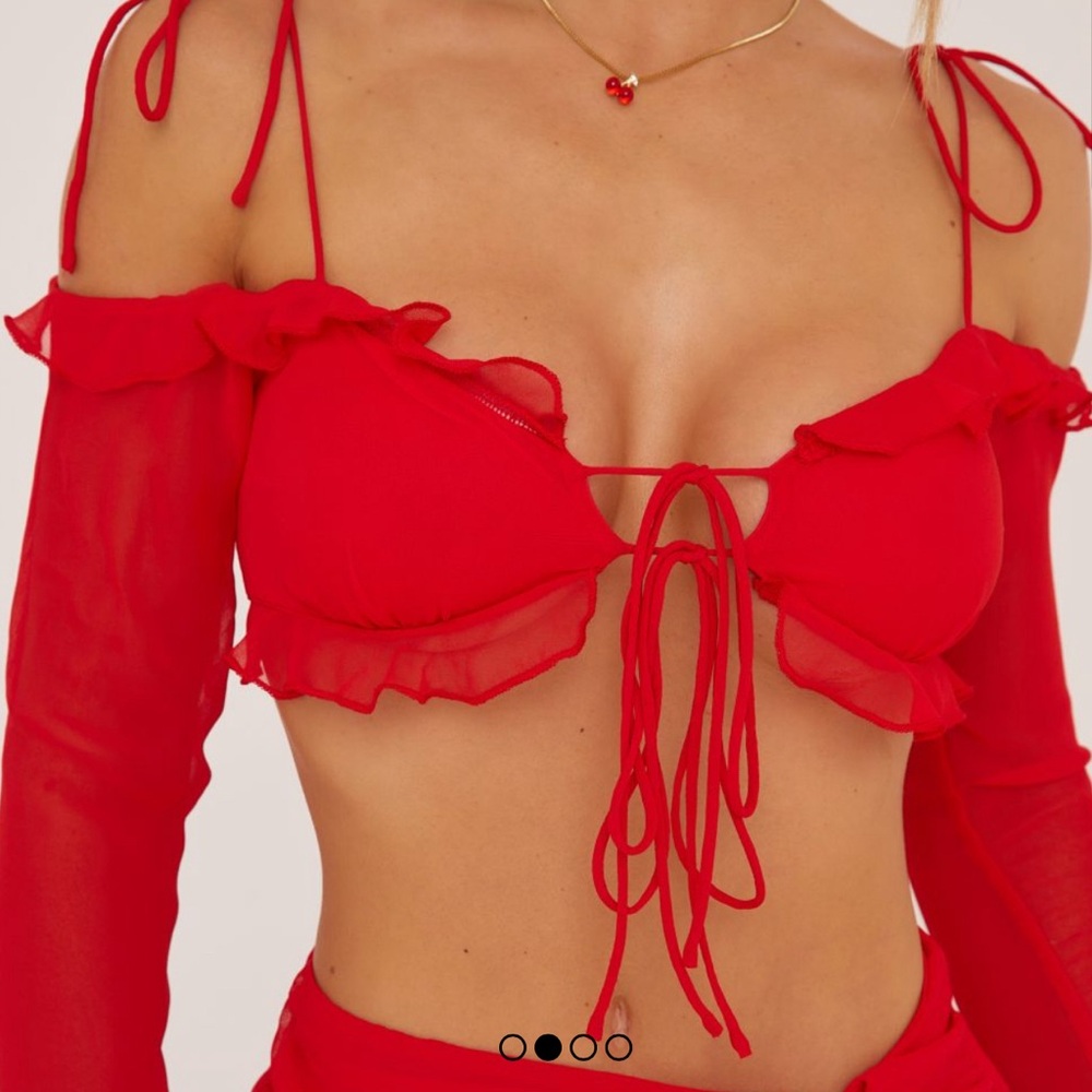 STRAPPY FLARED SLEEVE TIE FRONT CROP TOP IN RED CHIFFON - Picture 4 of 4